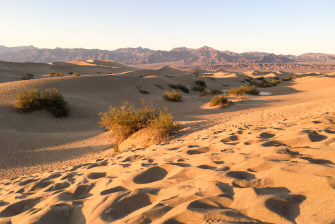 Pieskové duny Mesquite Flat v Death Valley
