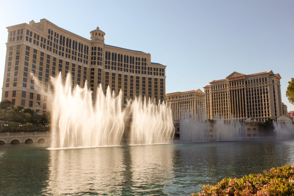 Bellagio fontána, jukebox na ulici