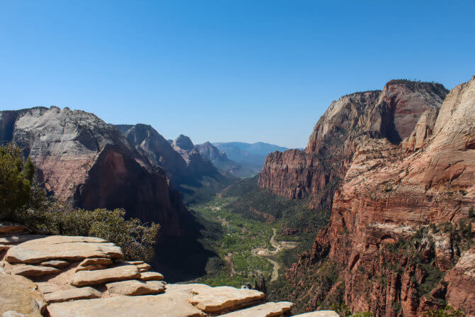 Výhľad na údolie z Angels Landing