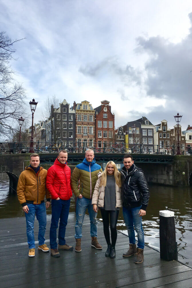 Opäť všetci pokope