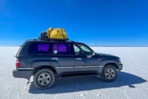 salar-de-uyuni-auto